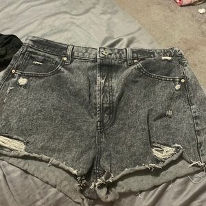 Black distressed shorts